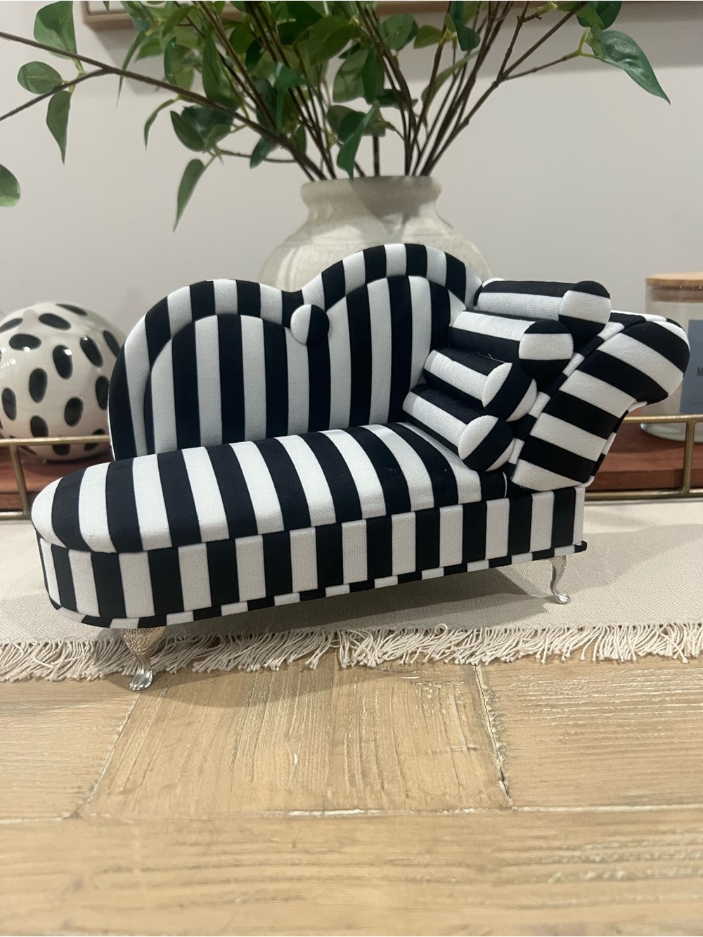 NWOT Mini Chaise Lounge Jewelry Box Organizer